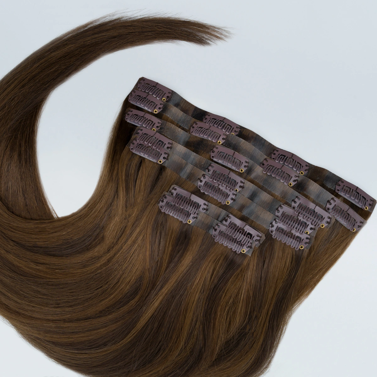 Dunkelbraune Clip-In-Haarverl�ngerungen f�r einen volumin�sen und stylischen Look.